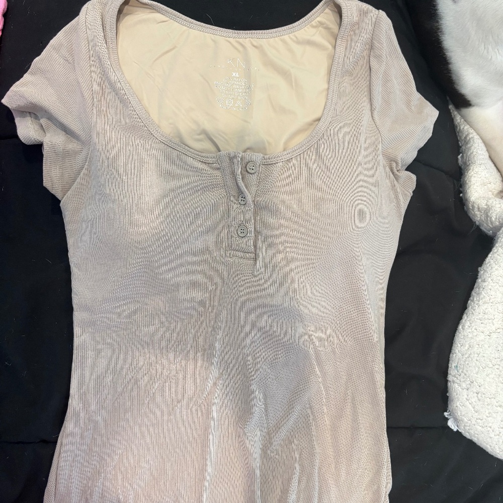 Klassy Network Brami Women’s Scoop Neck Henley Short Sleeve Top XL
